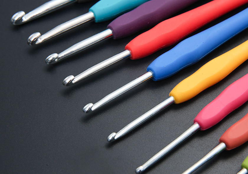 Soft Grip Crochet Hook Set – 9pc Ergonomic Silicone Handles