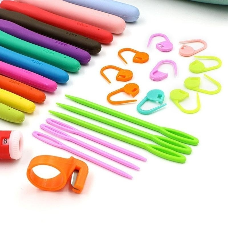 Ergonomic Crochet Hooks for Stiff Hands – 37pc Soft Grip Set